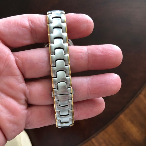 BNIB ladies Vetania watch - Picture 7 of 16